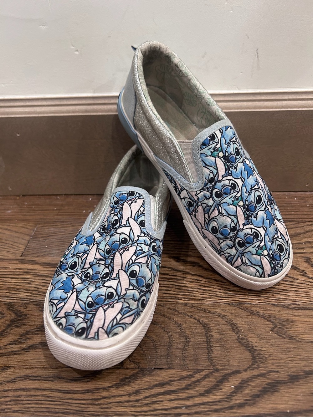 Disney Lilo & Stitch Girls Slip On Sneakers Silver Glitter Twin Gore Shoes Sz 4